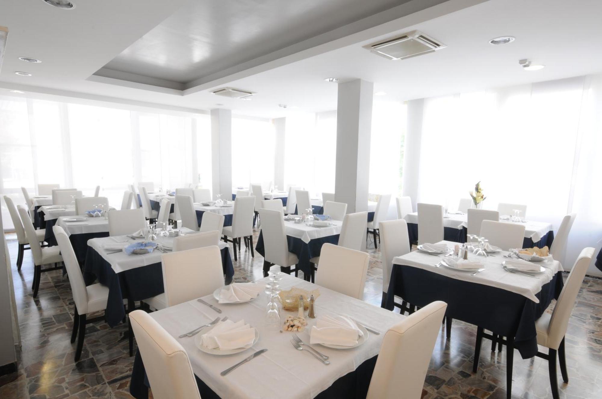 Hotel Ermeti B&B Brunch Ричоне Екстериор снимка